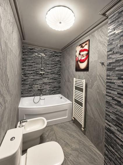 Apartament cu 3 camere decomandat, mobilat în Faleză
