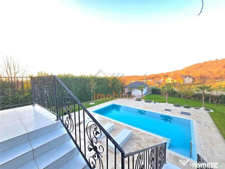 Casă cu 7 camere cu Teren 1102 Mp în Oncea