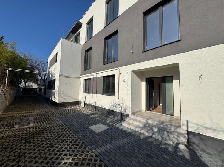 Duplex cu 5 camere cu Canalizare în Bucureștii Noi
