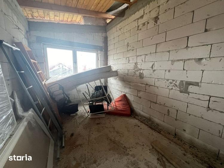 Casă cu 5 camere cu Teren 500 Mp în Chinteni