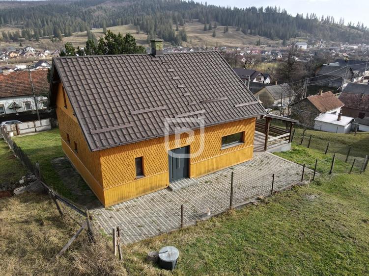 Casă individuală cu 5 camere cu Canalizare în Periferie