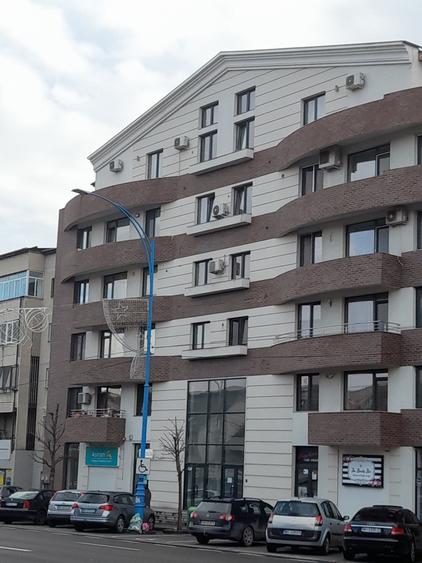 Apartament cu 2 camere decomandat în 23 August