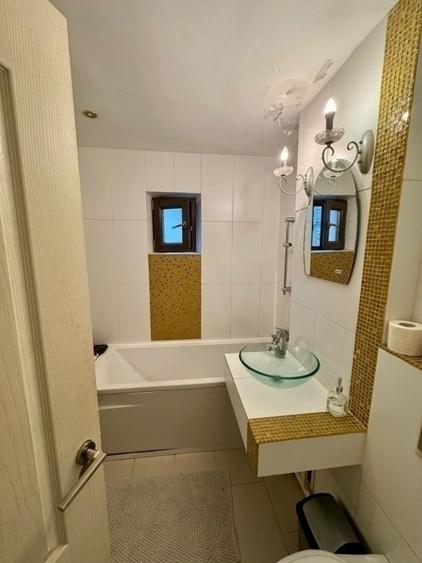 Apartament cu 3 camere decomandat, mobilat în Palat