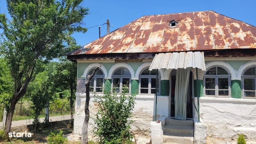 Teren de 1900 mp, în Afânata
