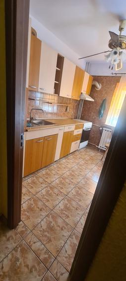Apartament cu 3 camere decomandat, mobilat în Nerva Traian