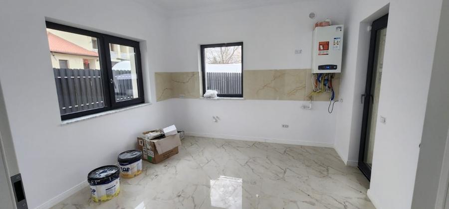Casă individuală cu 4 camere cu Canalizare în Miroslava