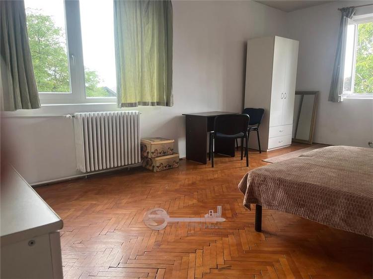 Casă cu 6 camere cu Teren 600 Mp în Sărărie