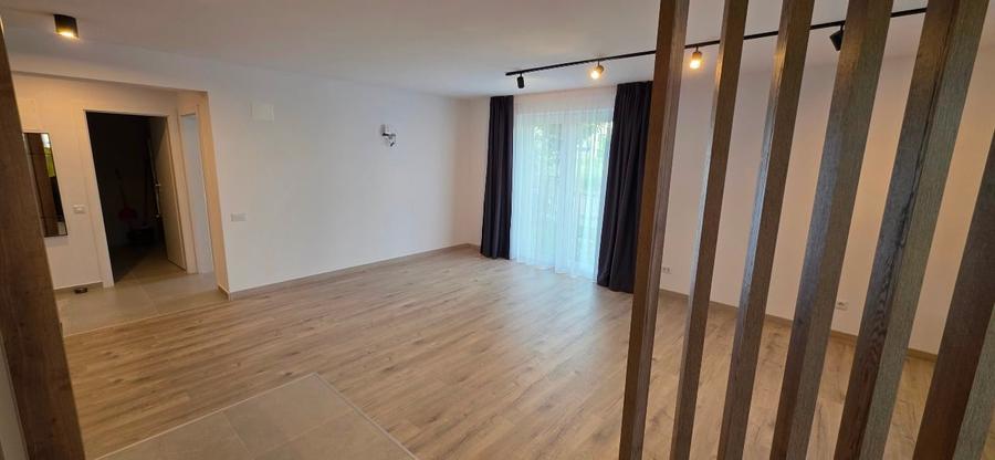Apartament cu 2 camere decomandat, mobilat în Tractorul