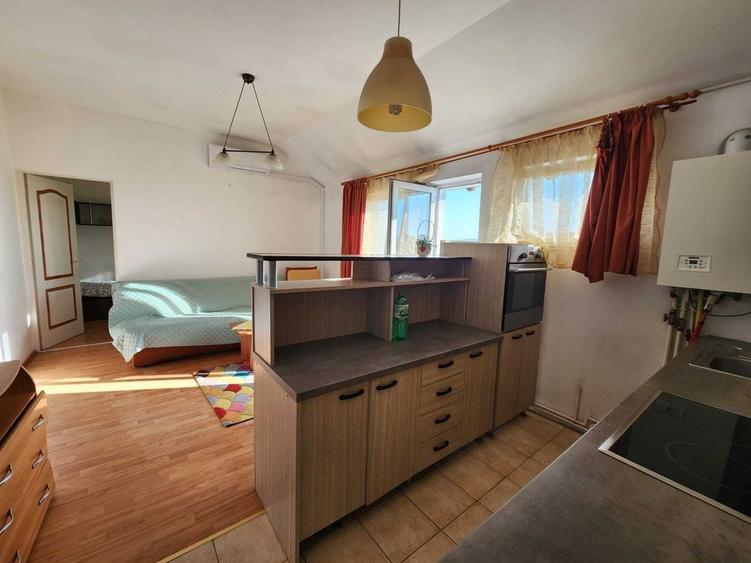 Apartament cu 3 camere semidecomandat în Cedonia