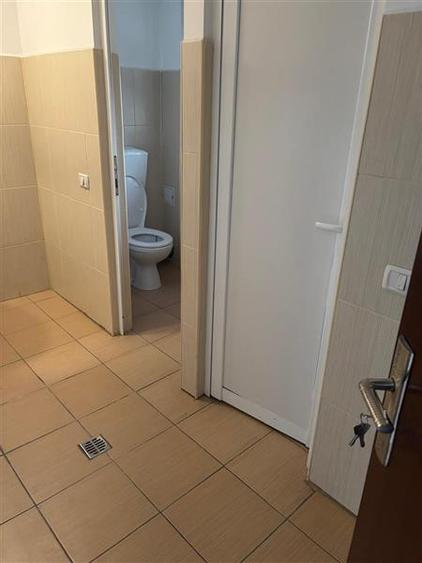 Apartament cu 3 camere semidecomandat în Bucureștii Noi