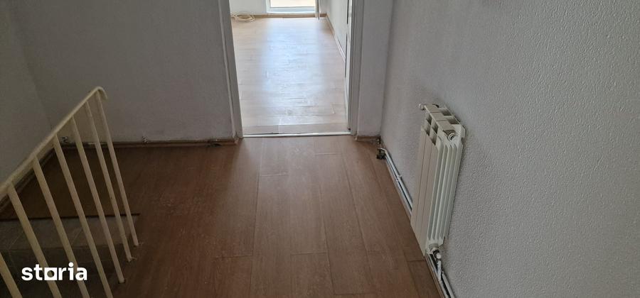 Apartament cu 3 camere în Cezar Petrescu