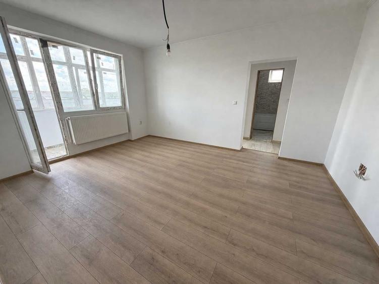 Apartament cu 3 camere semidecomandat în Central