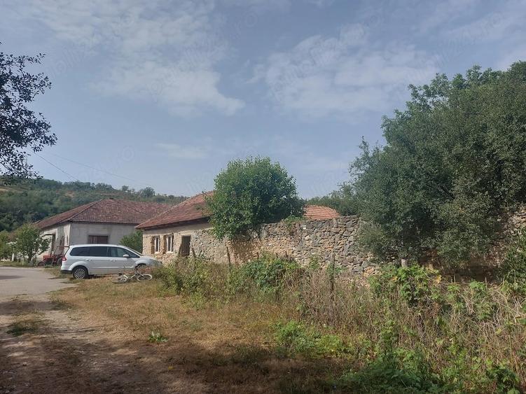 Casă cu 3 camere cu Teren 1200 Mp în Goruia