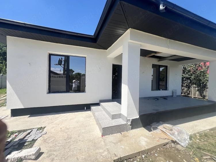 Casă cu 4 camere cu Teren 400 Mp în Amara