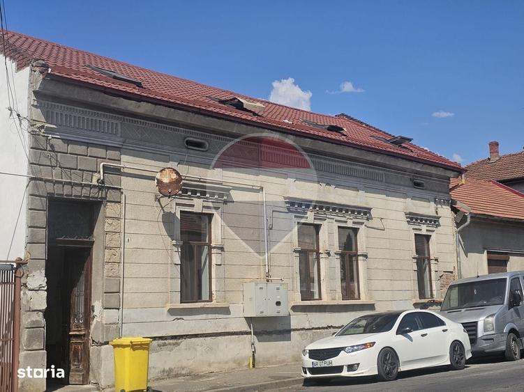 Casă cu 4 camere cu Teren 396 Mp în Central