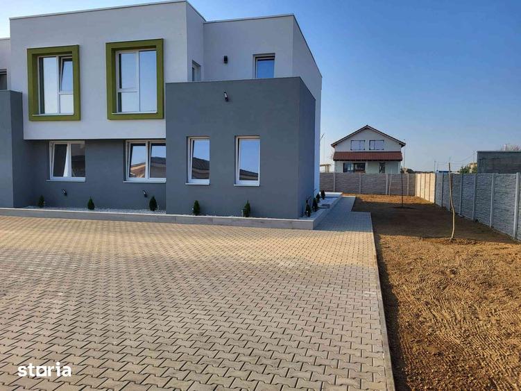Casă cu 5 camere cu Teren 1300 Mp în Moșnița Nouă