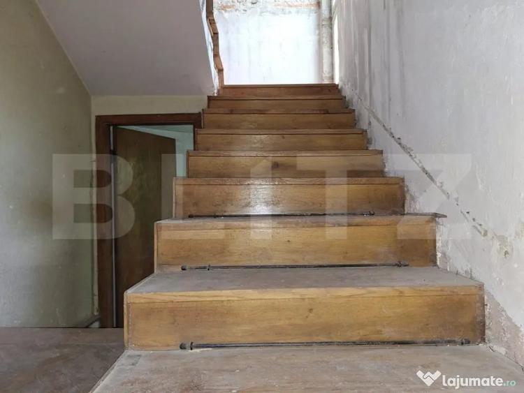 Casă cu 10 camere cu Teren 1056 Mp în Dealul Cetății