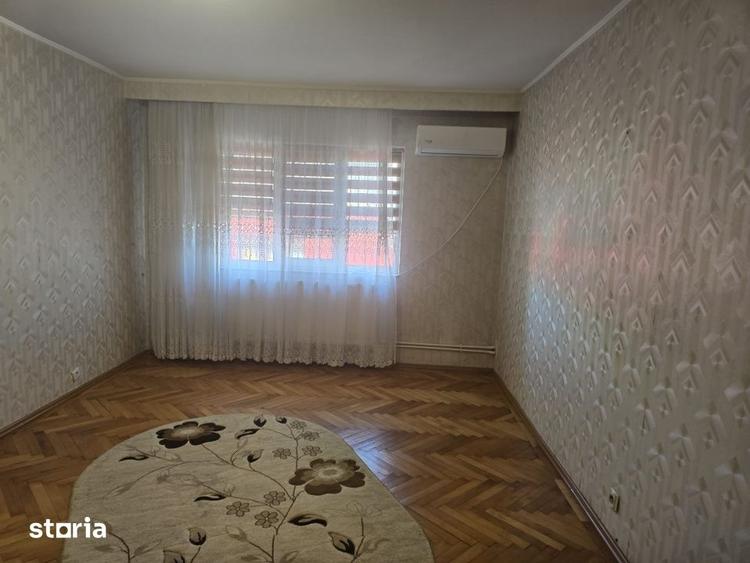 Apartament cu 3 camere decomandat în Coiciu