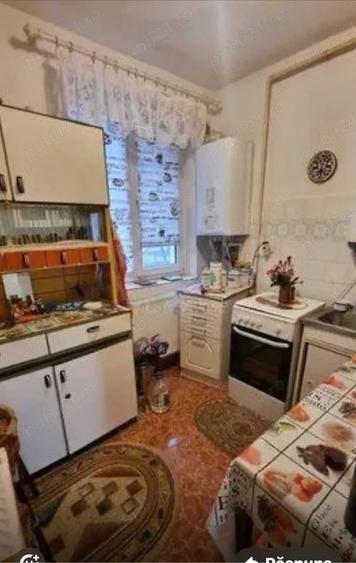 Apartament cu 3 camere decomandat, mobilat în Central