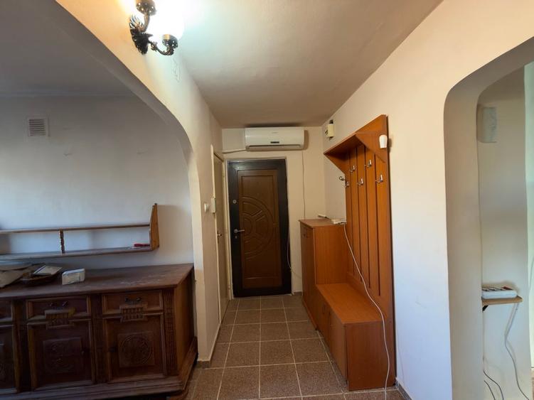 Apartament cu 3 camere decomandat în Steaua