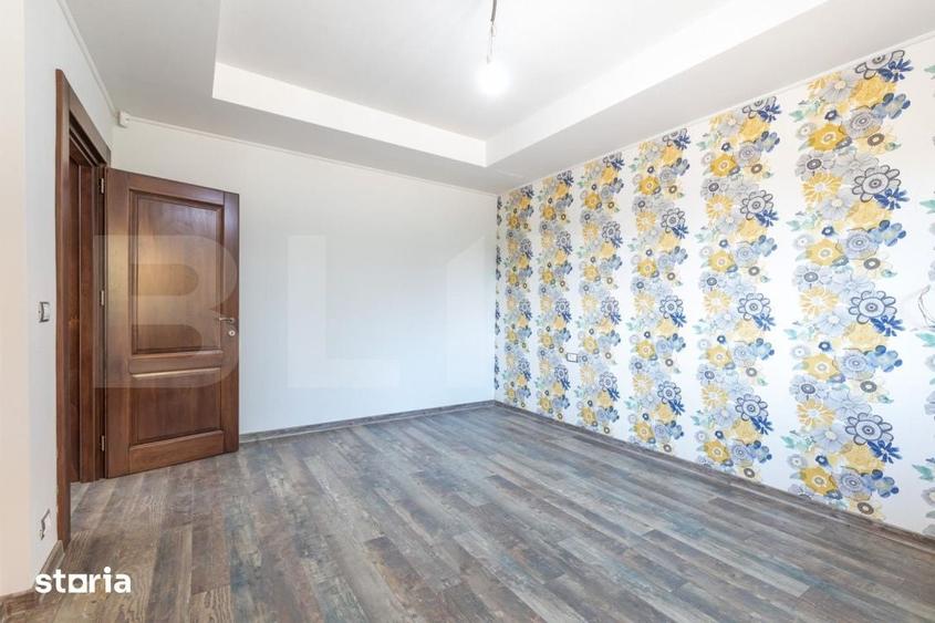 Casă cu 8 camere cu Teren 1600 Mp în Răzvad