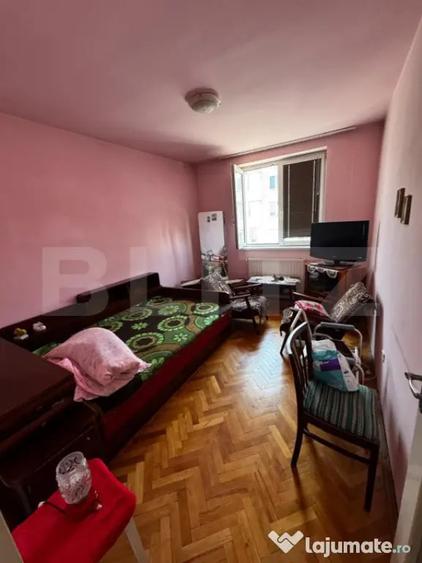 Apartament cu 3 camere decomandat în Central