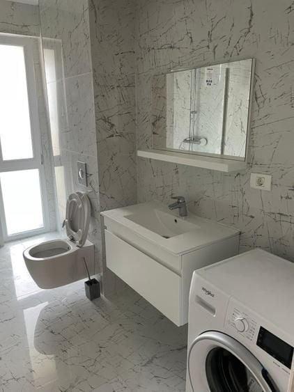Apartament cu 4 camere decomandat, mobilat în Băneasa