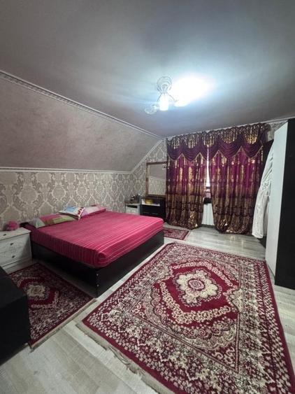 Casă individuală cu 7 camere cu Canalizare în Central