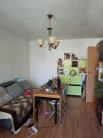 Apartament cu 3 camere decomandat în Dristor