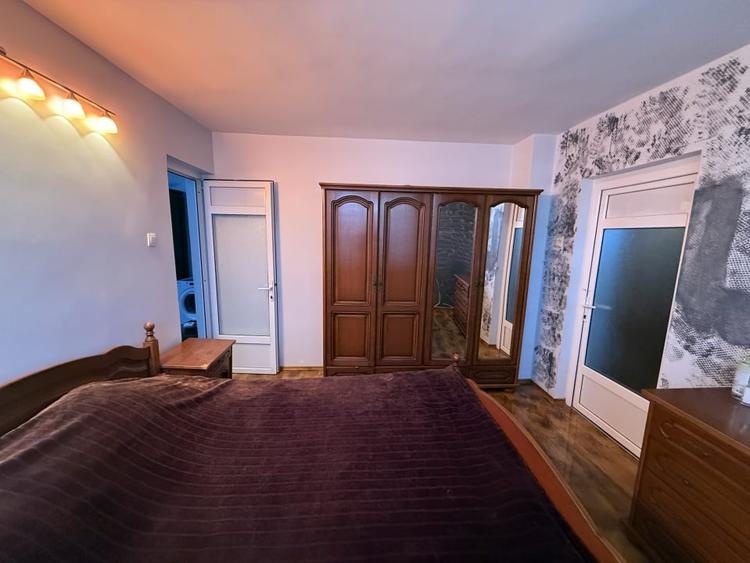 Apartament cu 4 camere decomandat în Trocadero
