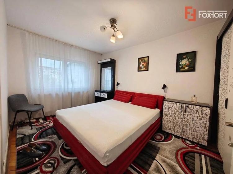 Apartament cu 3 camere semidecomandat în Girocului