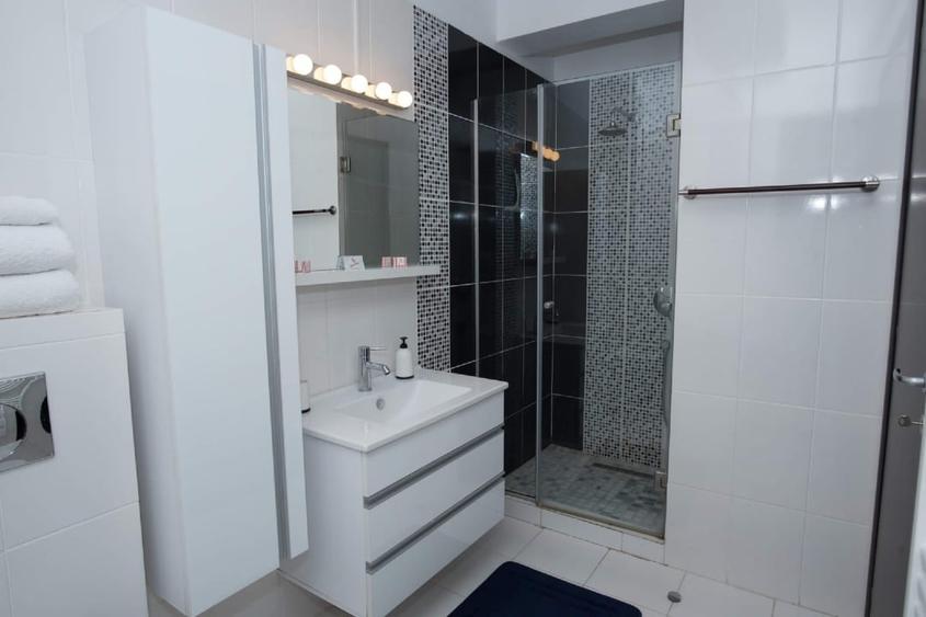 Apartament cu 2 camere decomandat, mobilat în Central