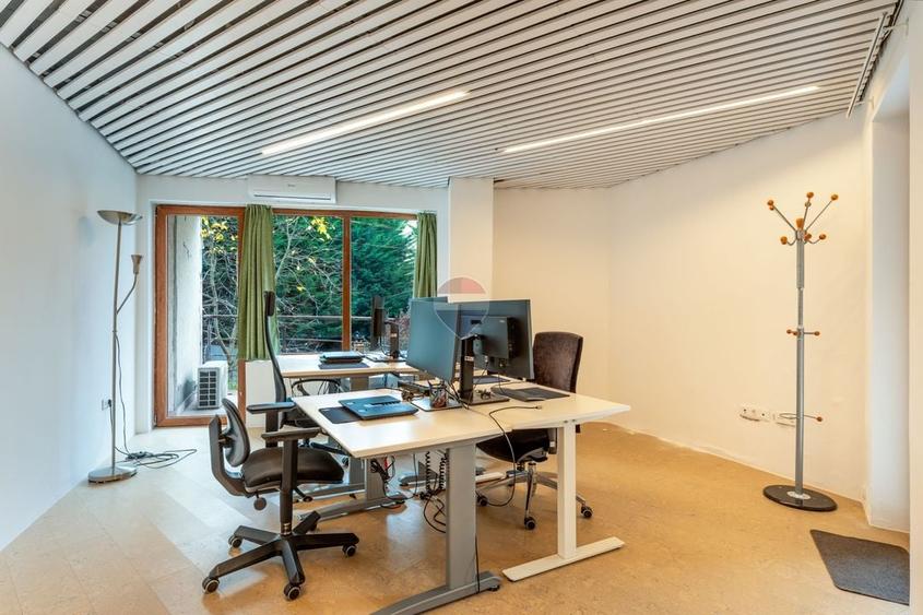 Casă individuală cu 8 camere cu Teren 760 Mp în Europa