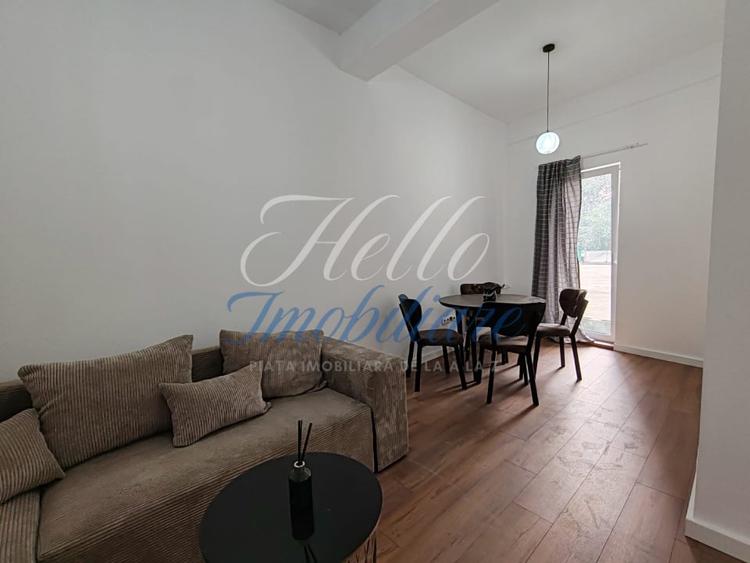 Apartament cu 2 camere semidecomandat, mobilat în Dâmbul Rotund