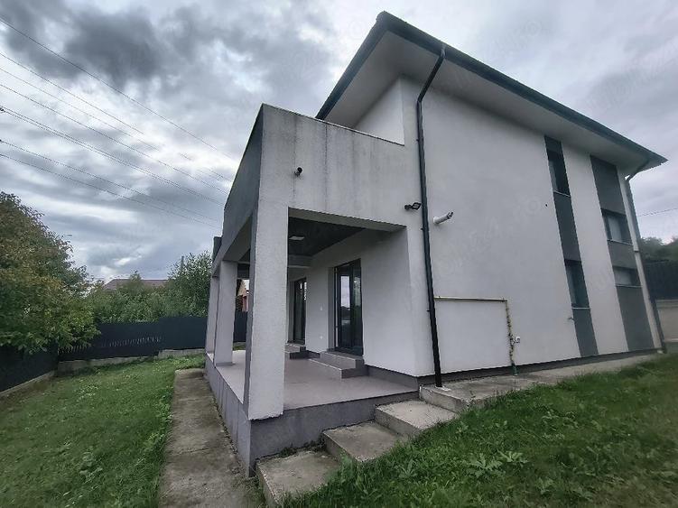 Casă cu 4 camere cu Teren 388 Mp în Valea Adâncă