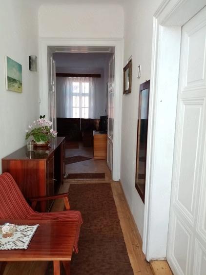 Apartament cu 4 camere decomandat în Central
