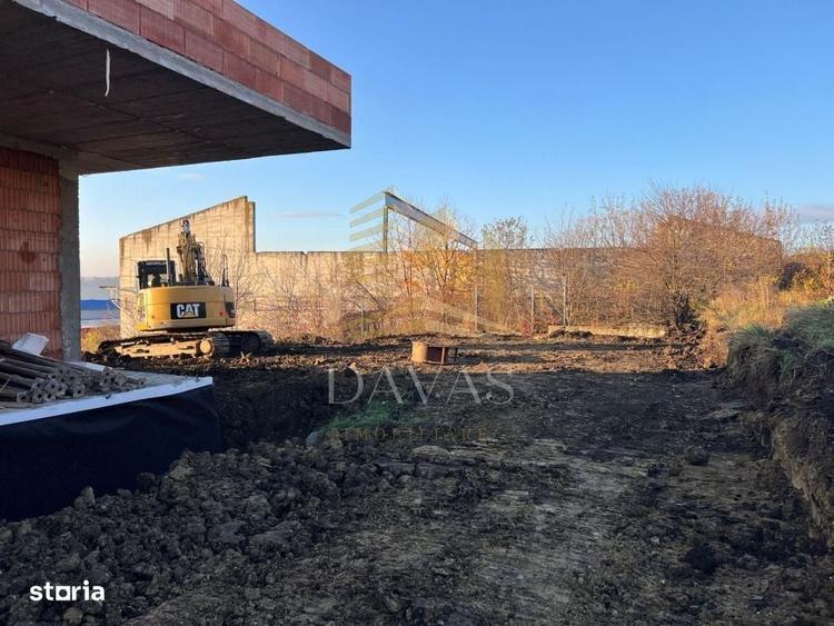 Casă cu 4 camere în Dâmbul Rotund