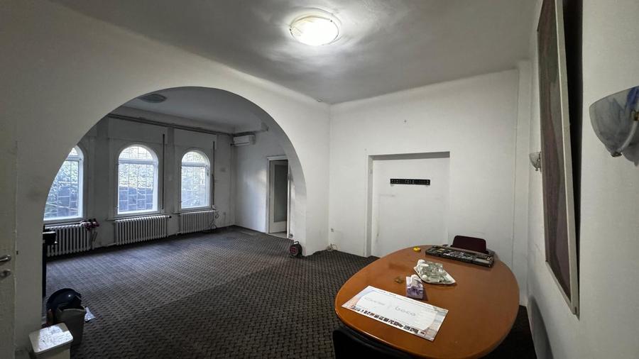 Apartament cu 4 camere semidecomandat în Mărășești