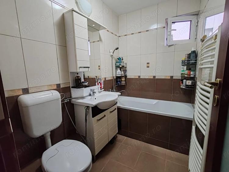 Apartament cu 4 camere decomandat în Micro 20