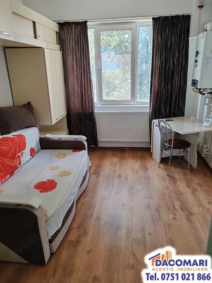 Garsonieră decomandată în Port