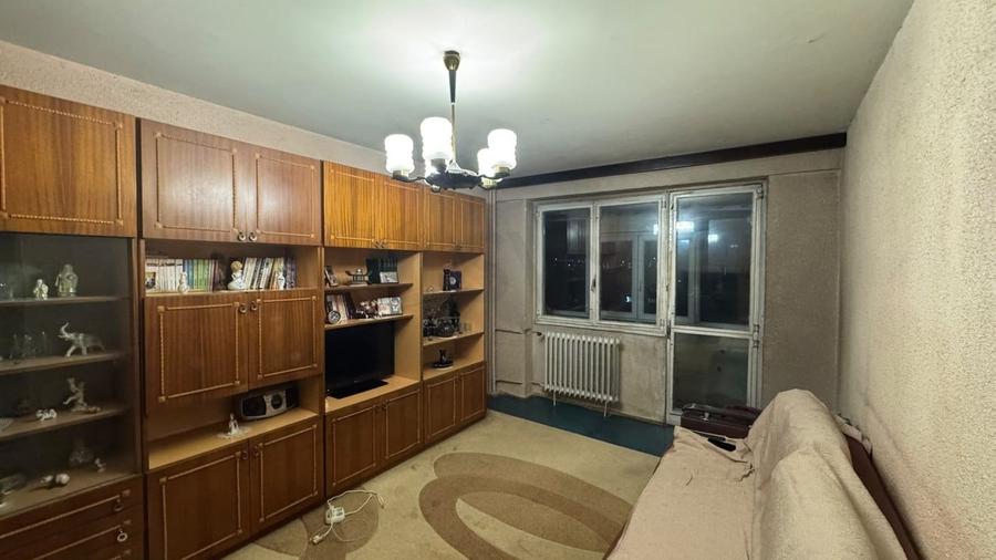 Apartament cu 3 camere decomandat în Lacul Tei