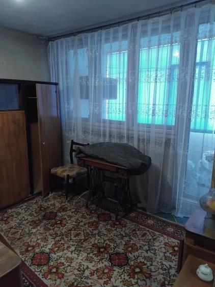 Apartament cu 3 camere decomandat în Zăvoi