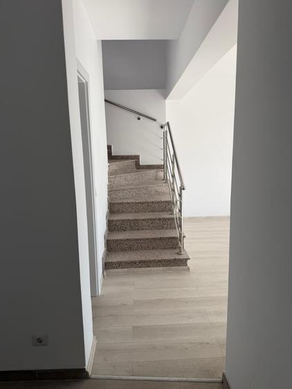 Penthouse cu 3 camere decomandat în Parcul Carol