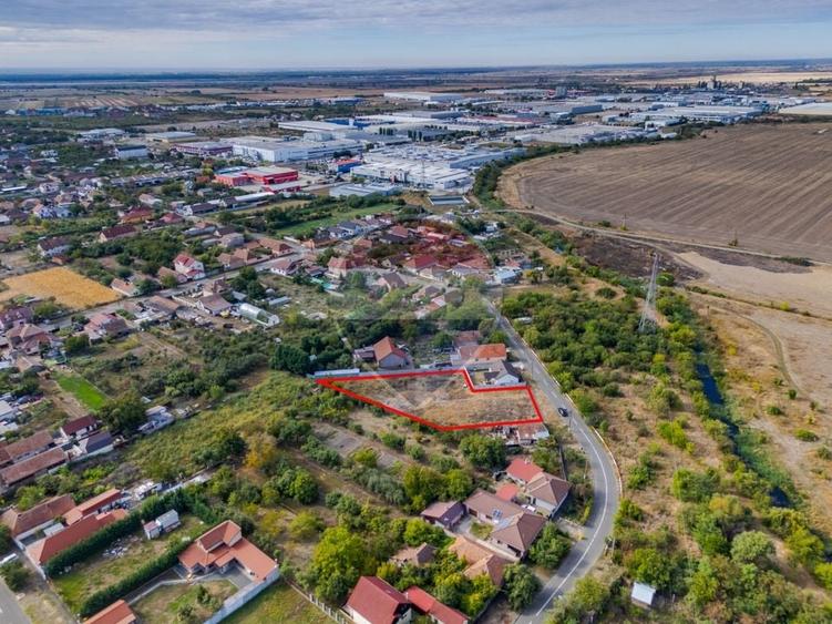 Teren Construcții intravilan de 2069 mp, în Gai