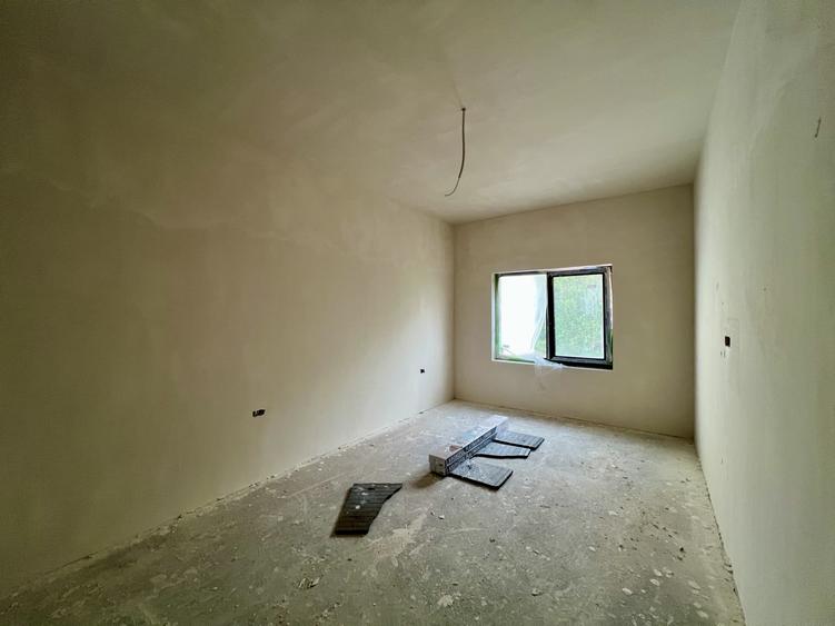 Duplex cu 5 camere cu Canalizare în Giroc