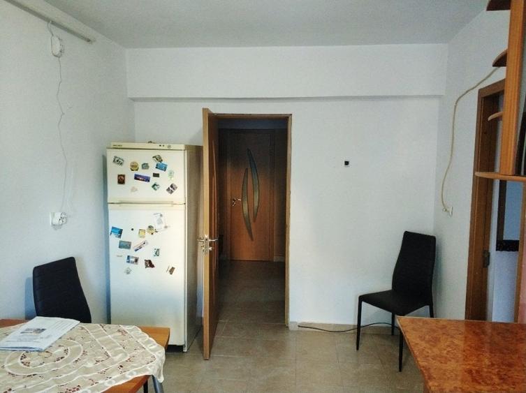 Apartament cu 2 camere semidecomandat, mobilat în Capitol