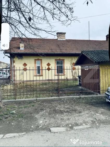 Casă cu 2 camere cu Teren 560 Mp în Central