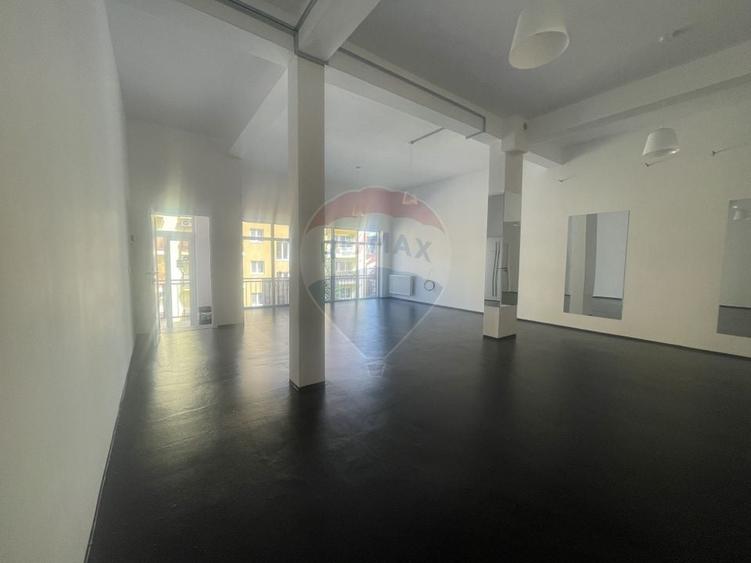Spațiu comercial, de 61 mp, în Florești