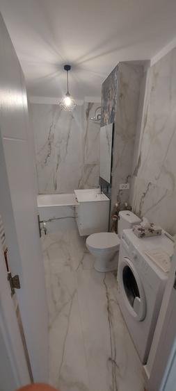 Apartament cu 3 camere decomandat în Exterior Vest