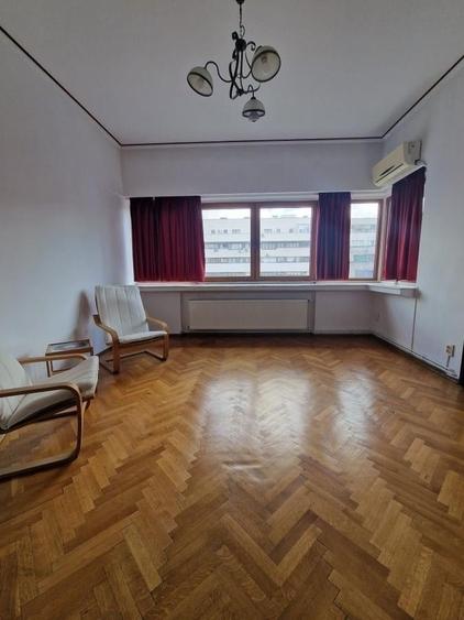 Apartament cu 4 camere decomandat în Universitate